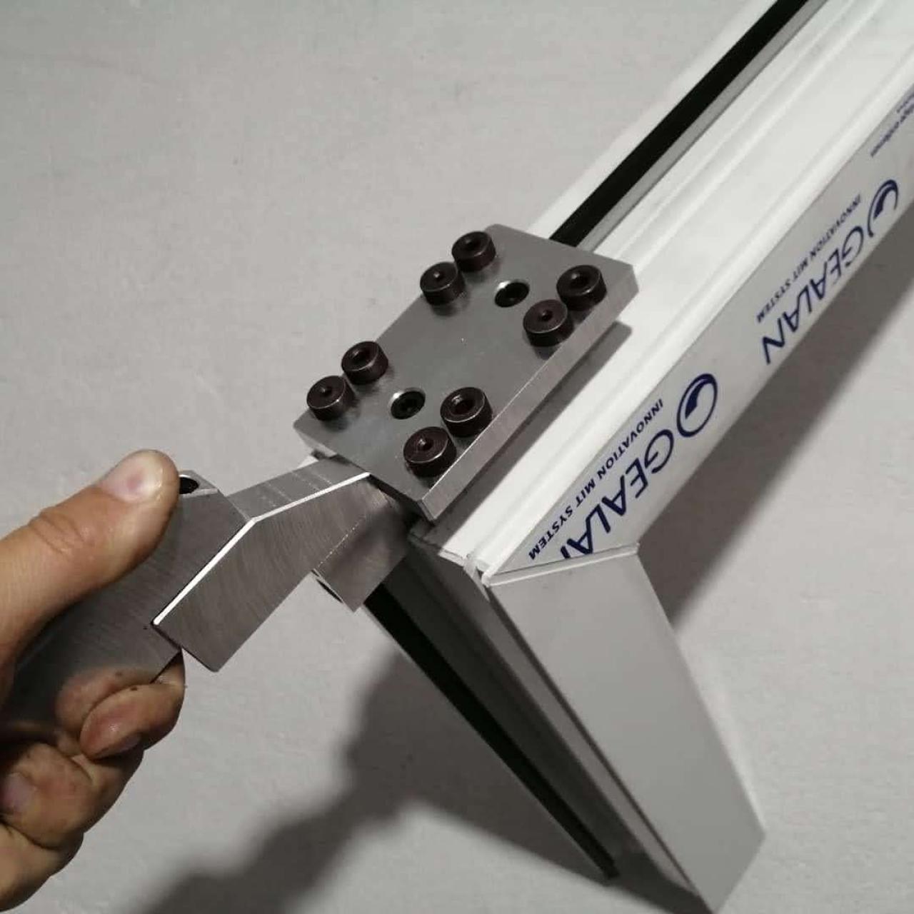 ALATI I PRATEĆI PRIBOR ZA IZRADU ALUMINIJUMSKE I PVC STOLARIJE